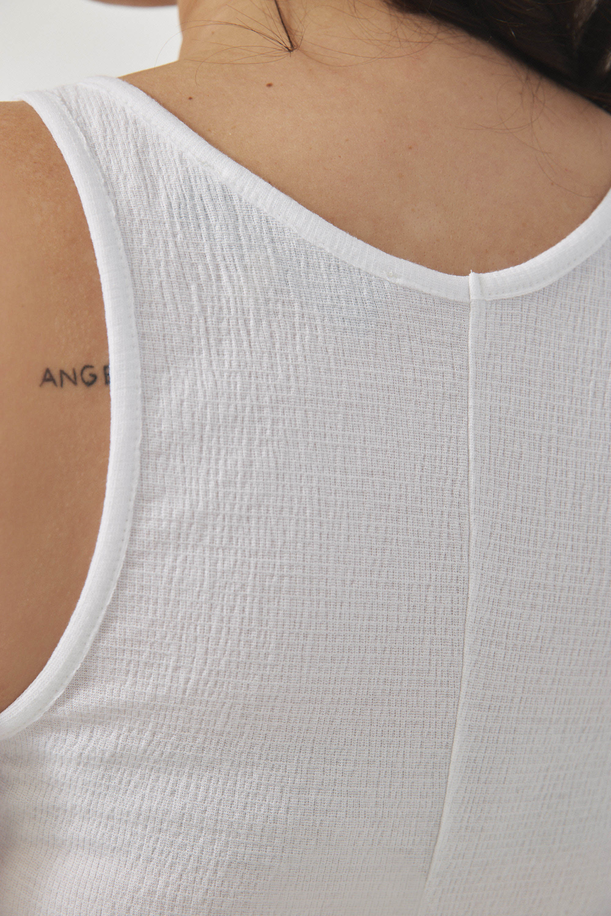 גופיית ג׳ייסון לבן