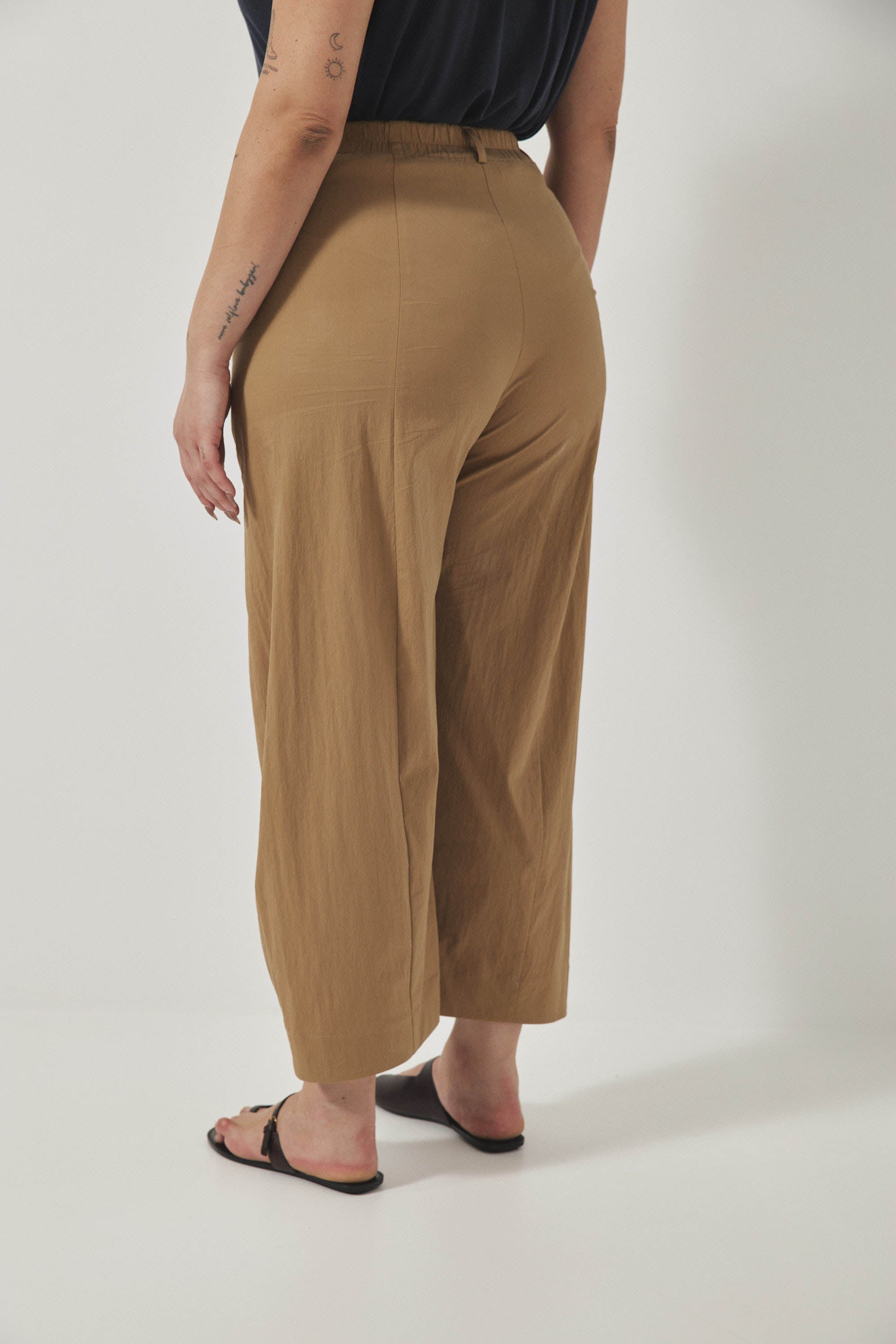 מכנסי ג׳סמין קאמל