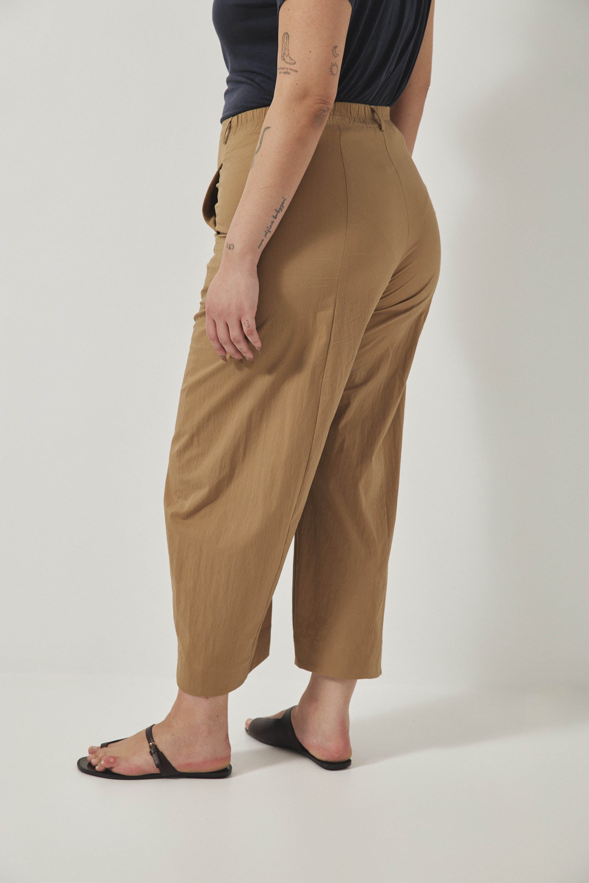 מכנסי ג׳סמין קאמל