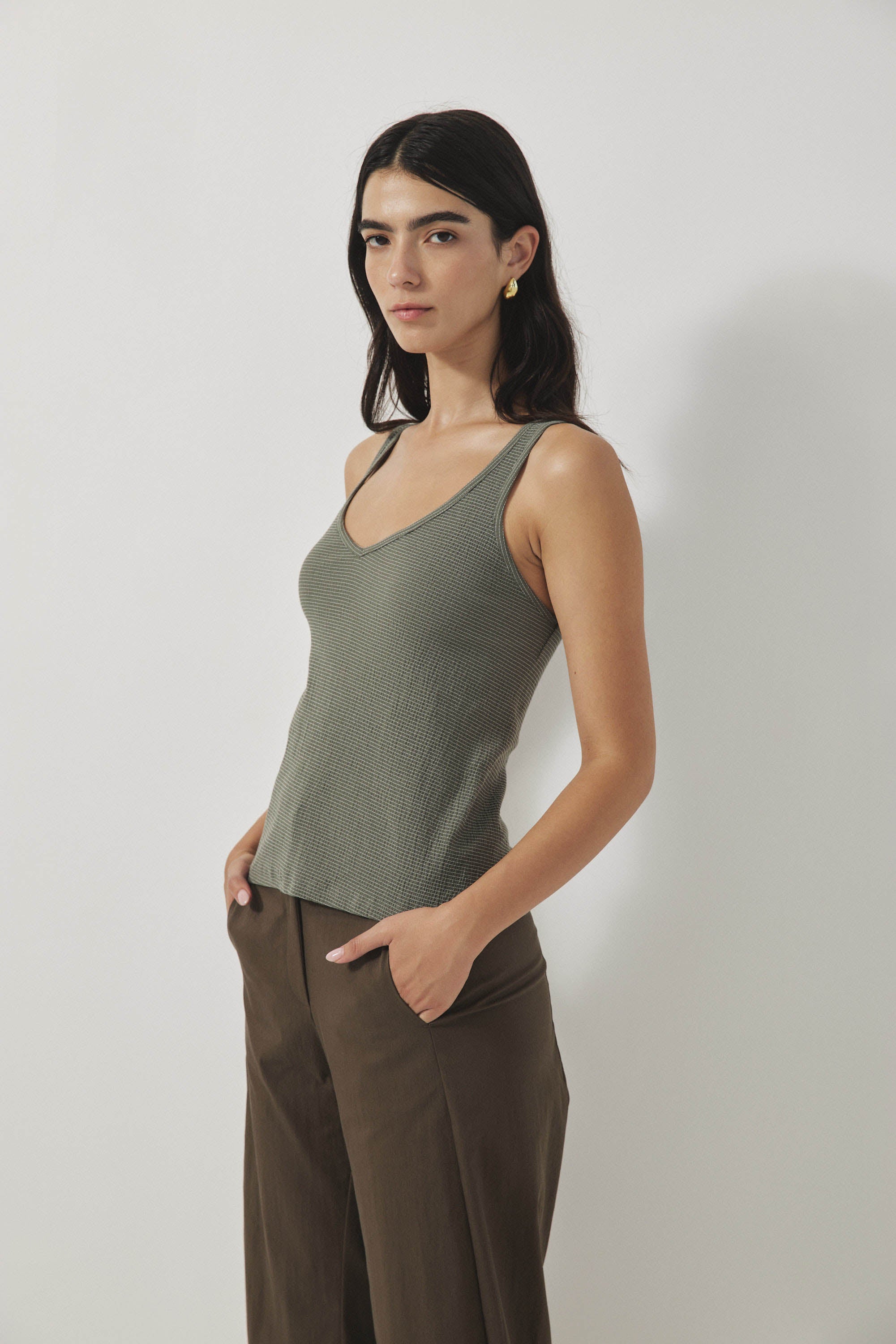 גופיית ג׳ייסון זית