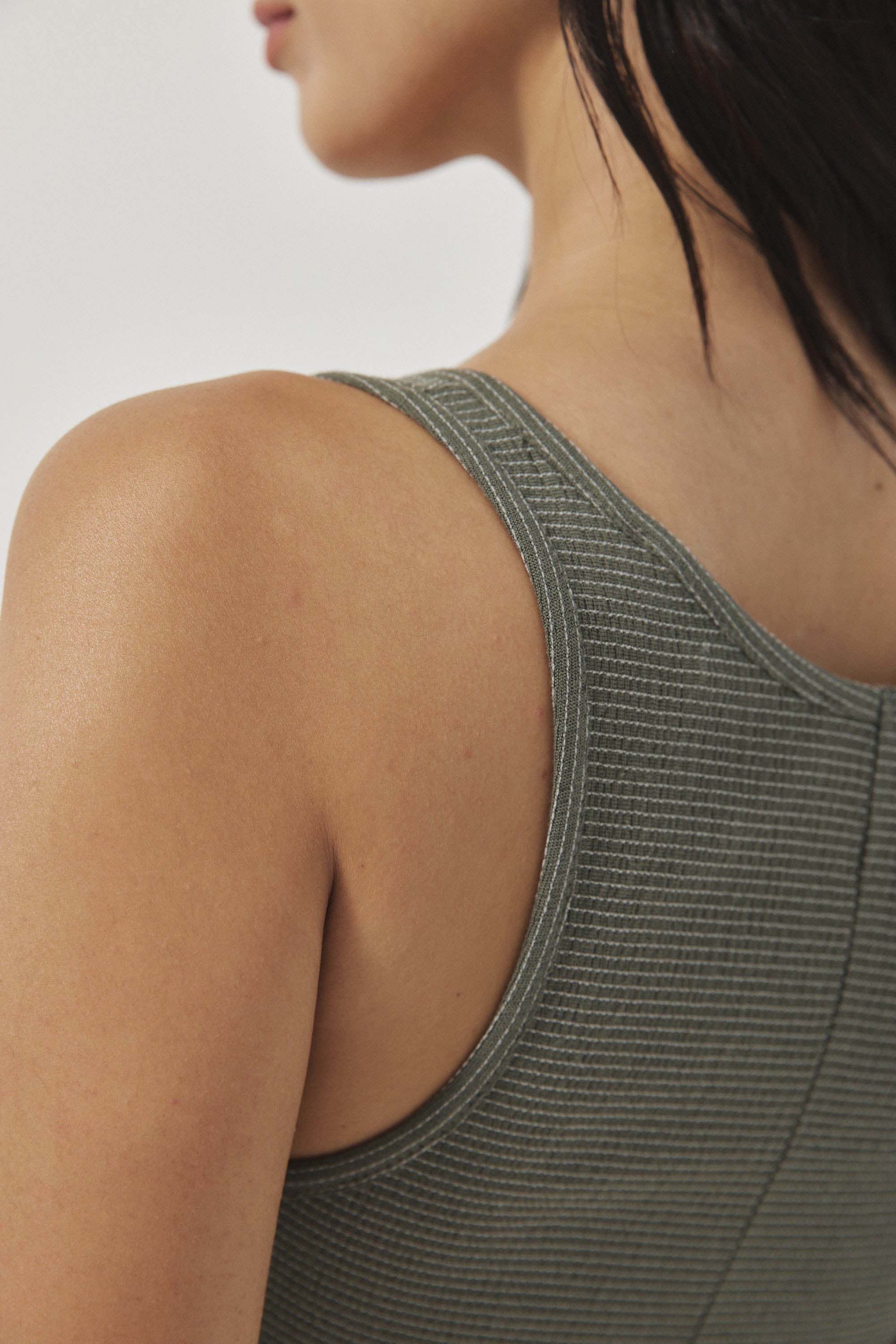 גופיית ג׳ייסון זית