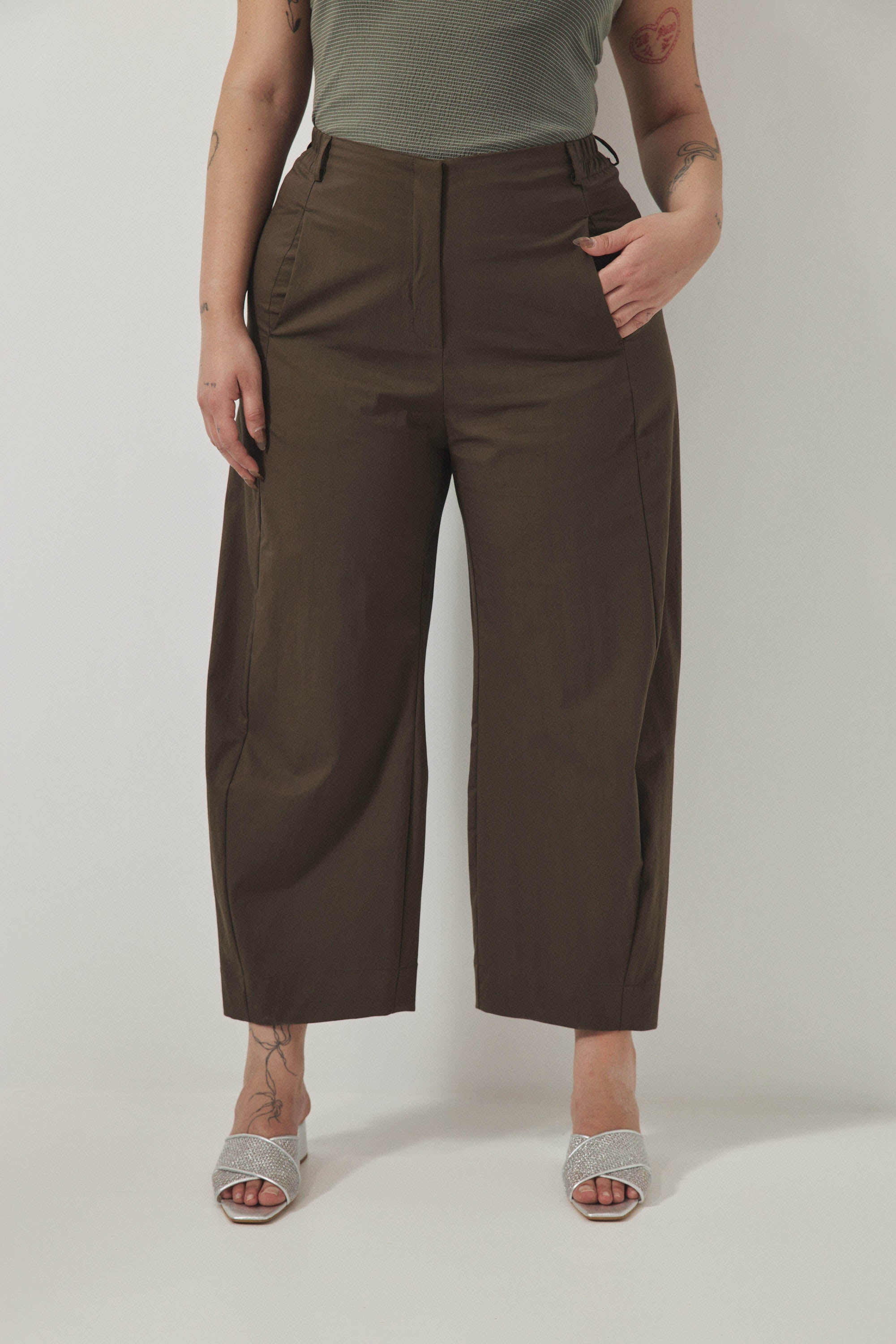 מכנסי ג׳סמין חום