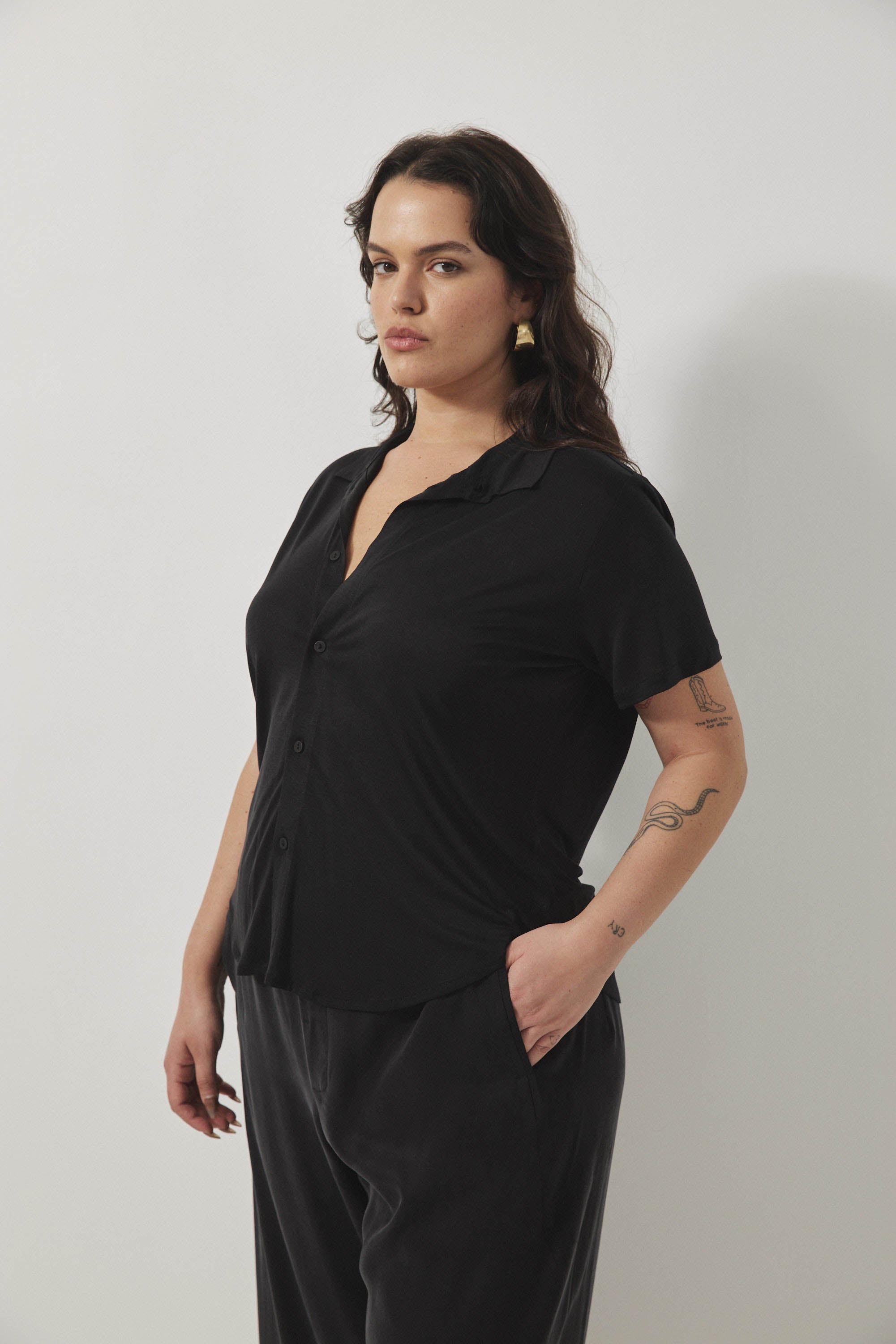 חולצת פָה שחור