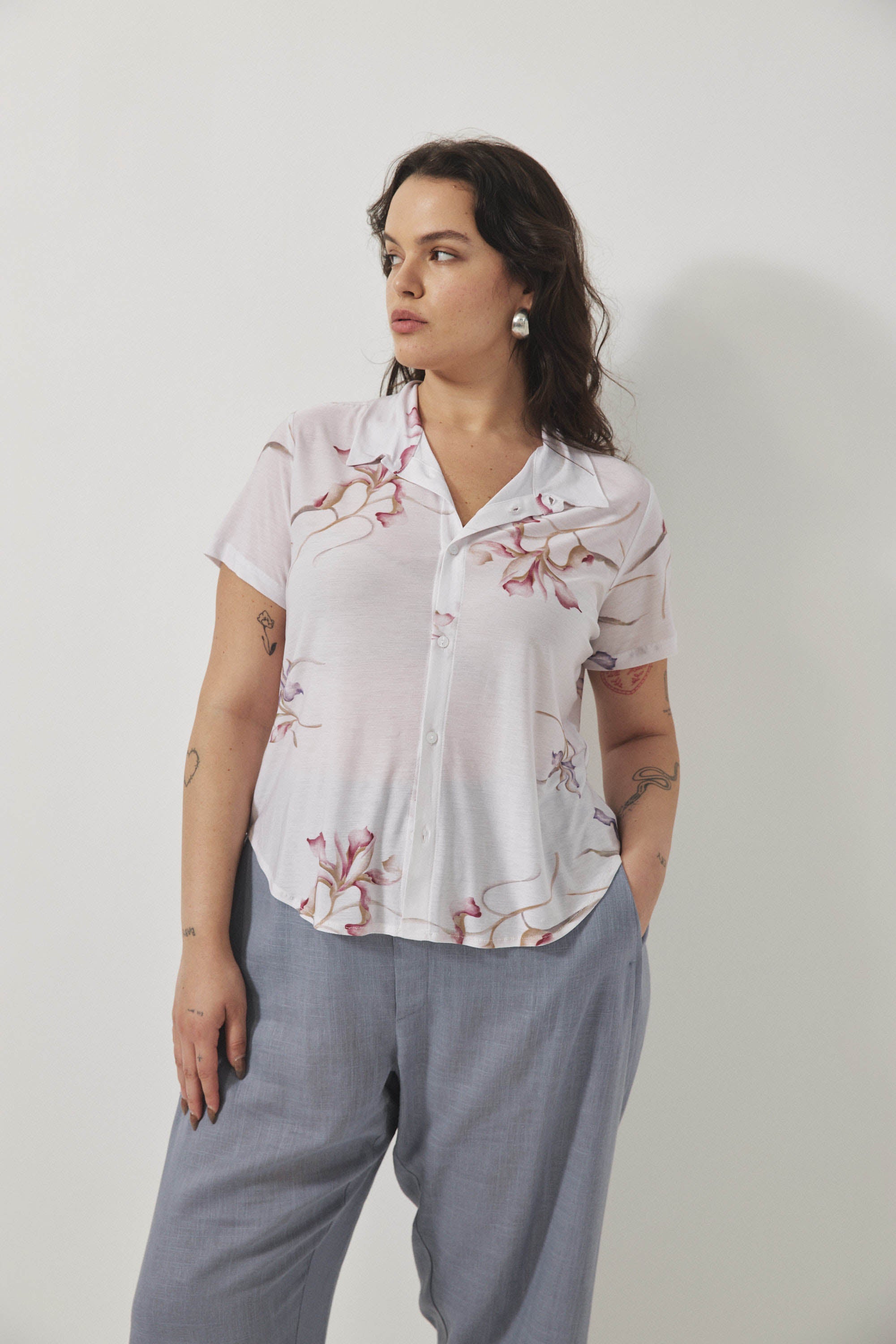 חולצת פָה פרחוני