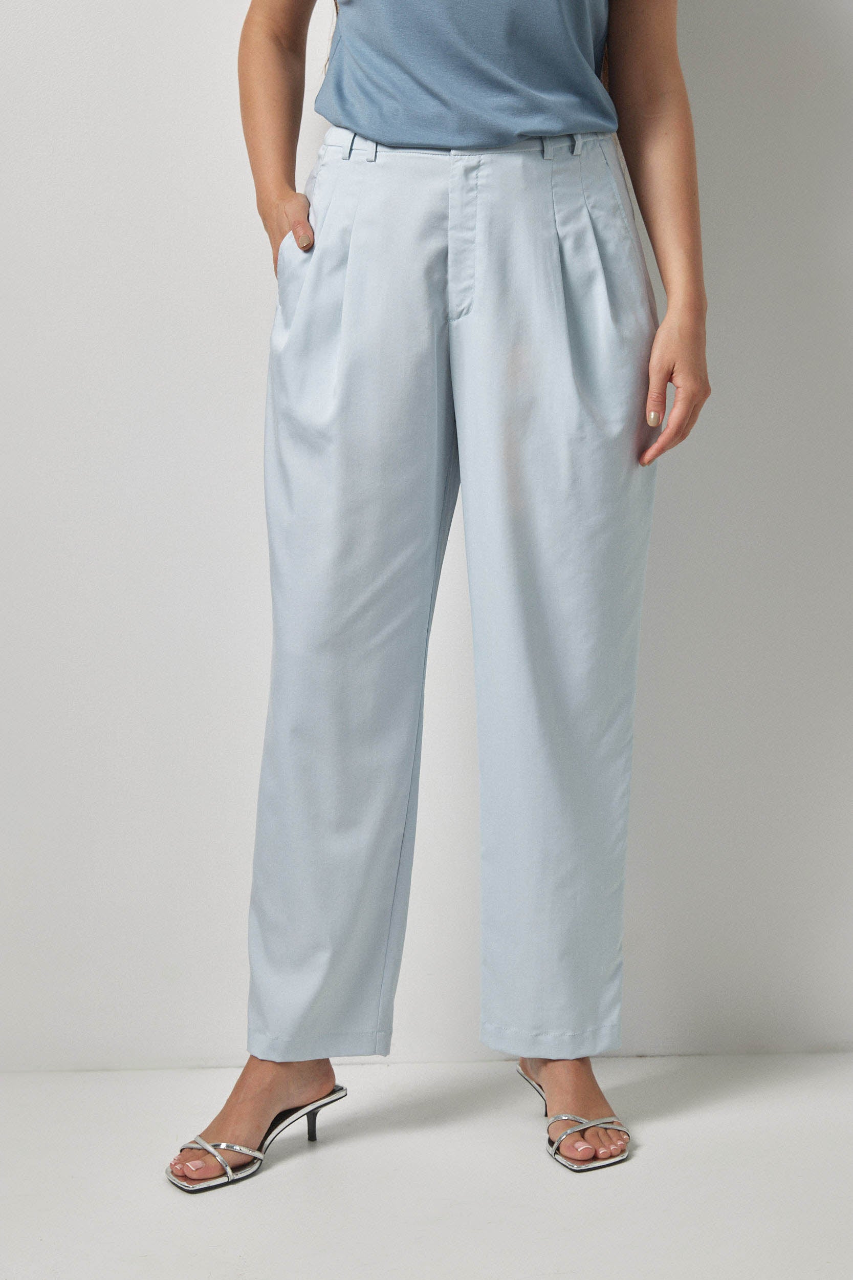 מכנסי פֶּני תכלת