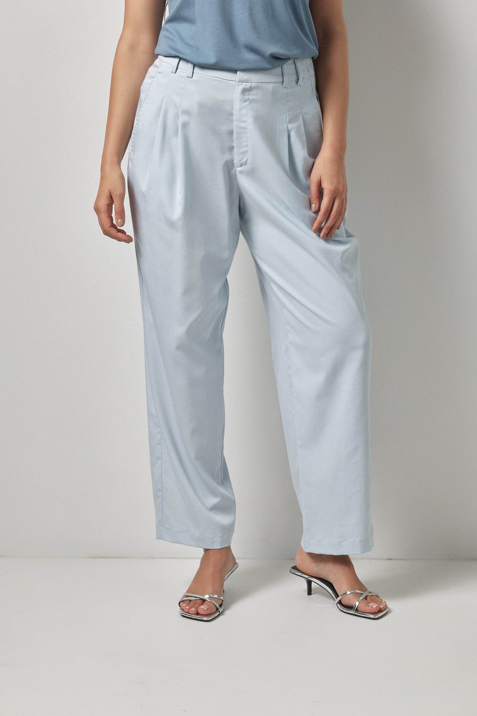 מכנסי פֶּני תכלת