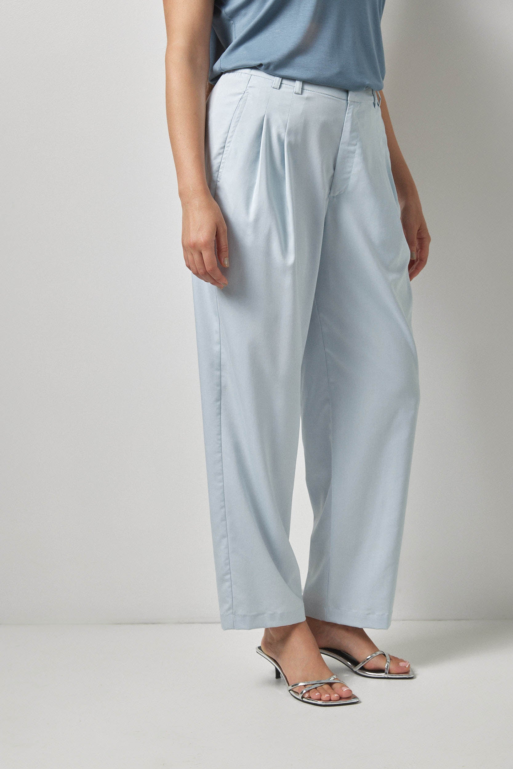 מכנסי פֶּני תכלת