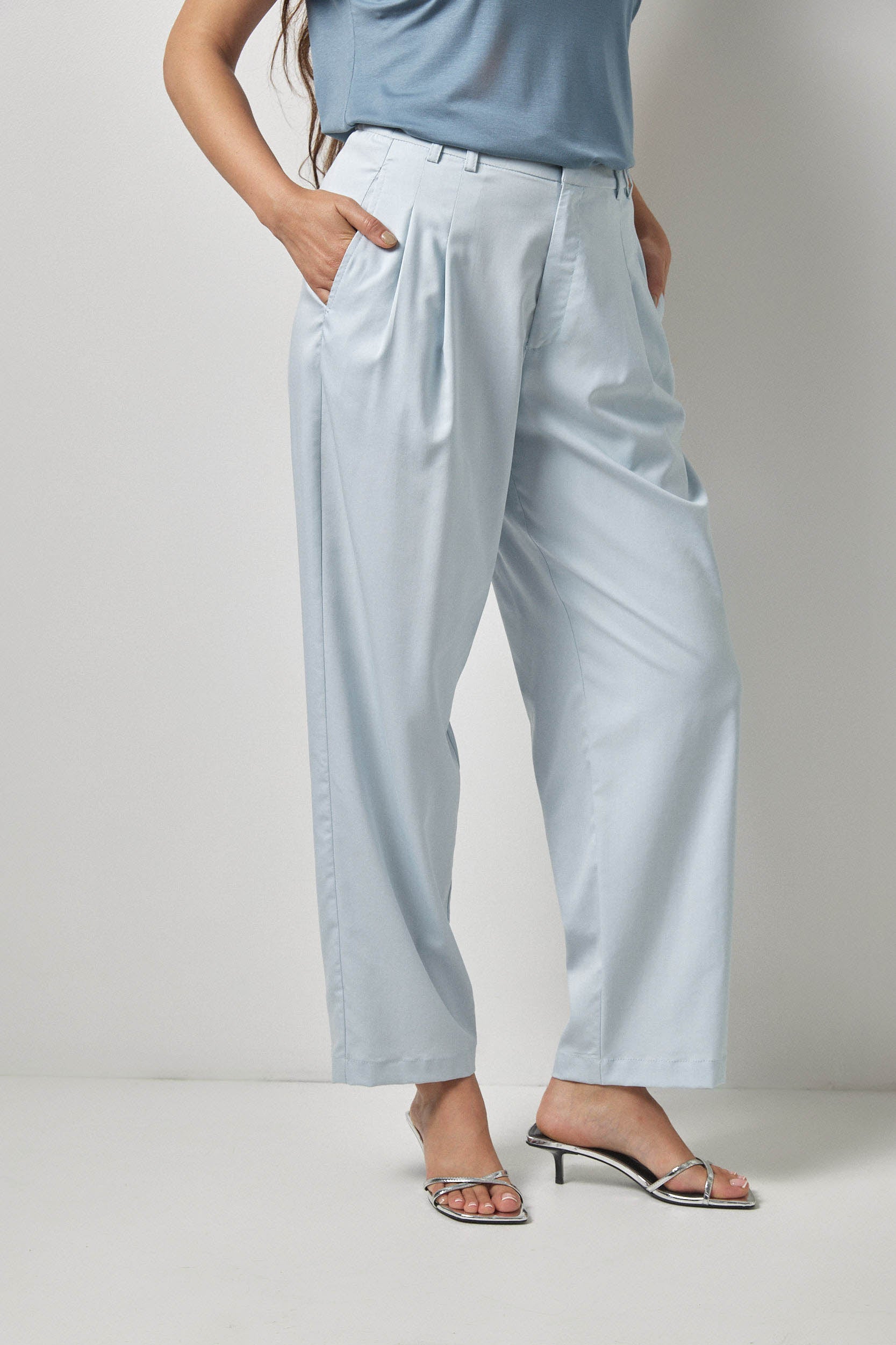 מכנסי פֶּני תכלת