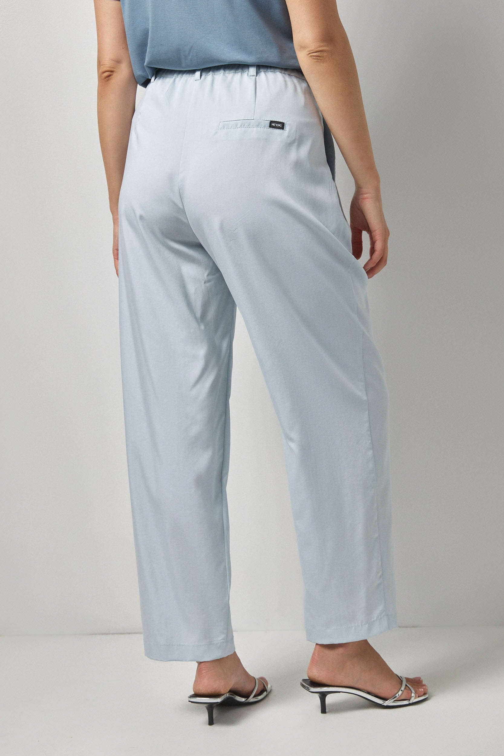 מכנסי פֶּני תכלת