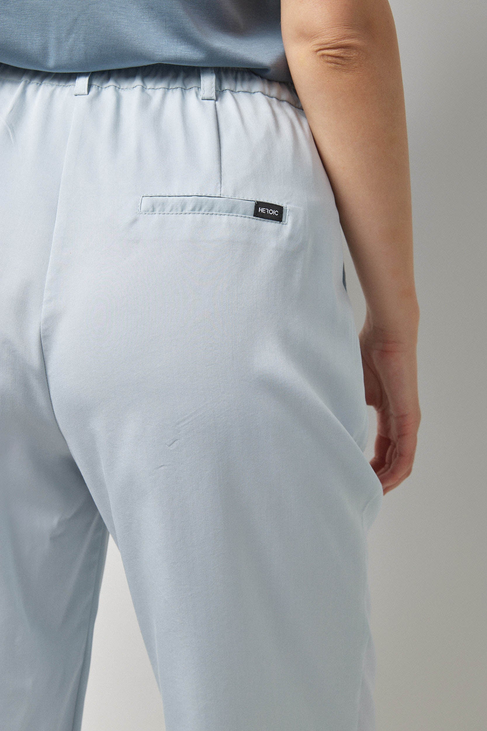 מכנסי פֶּני תכלת