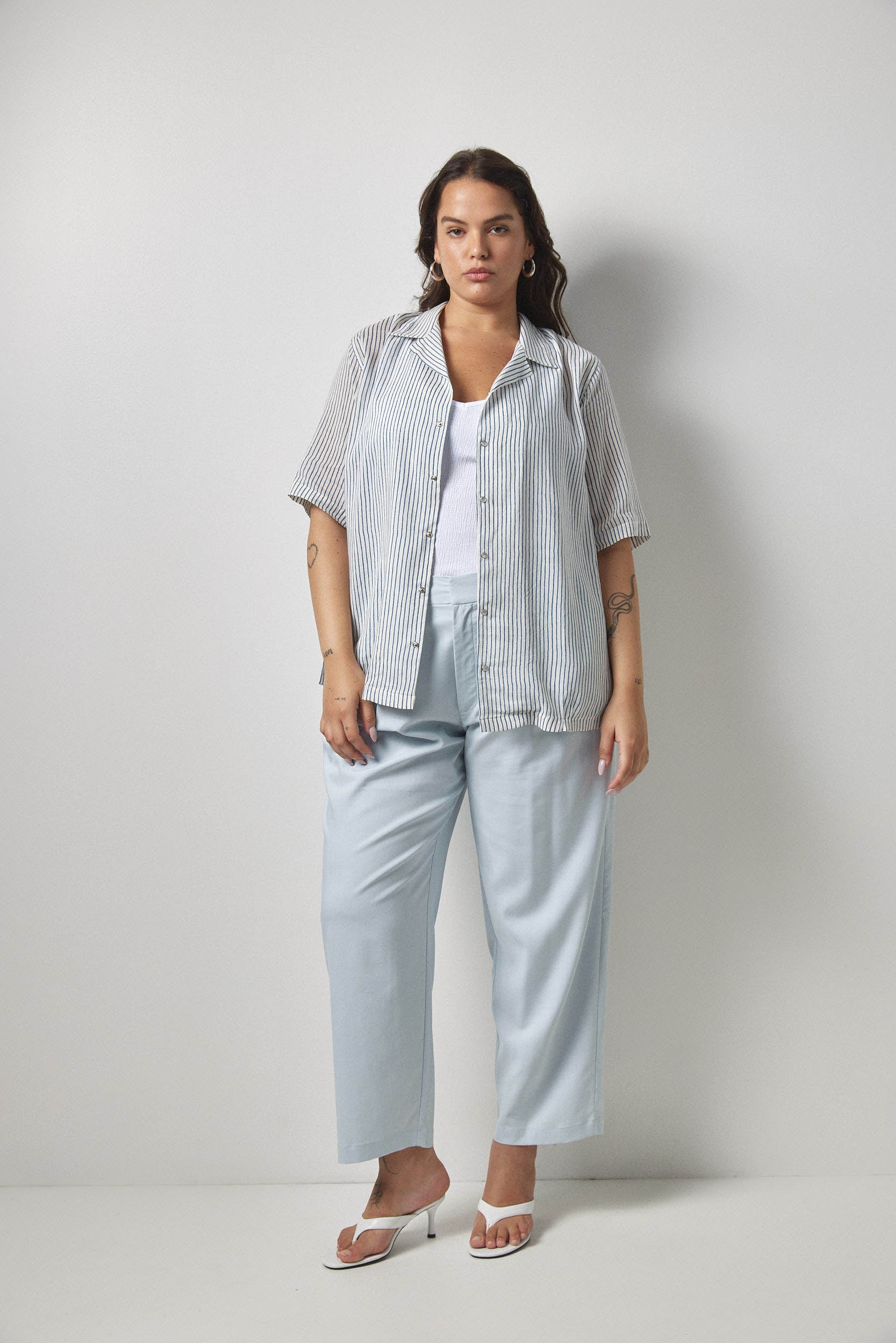 מכנסי פֶּני תכלת