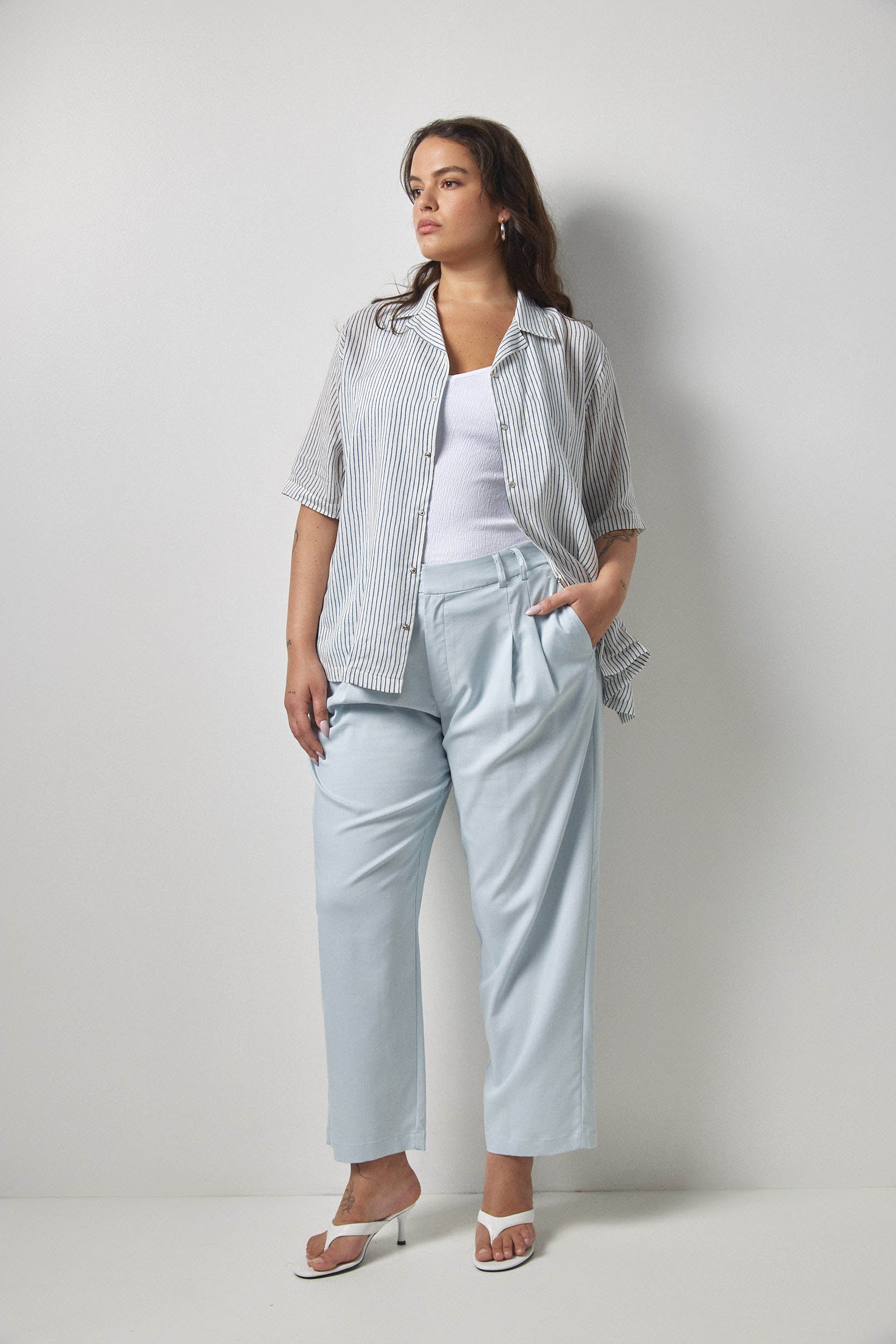 מכנסי פֶּני תכלת