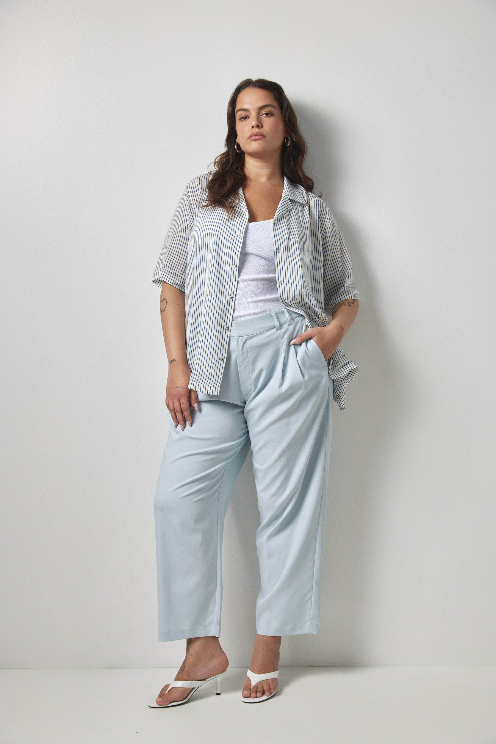 מכנסי פֶּני תכלת