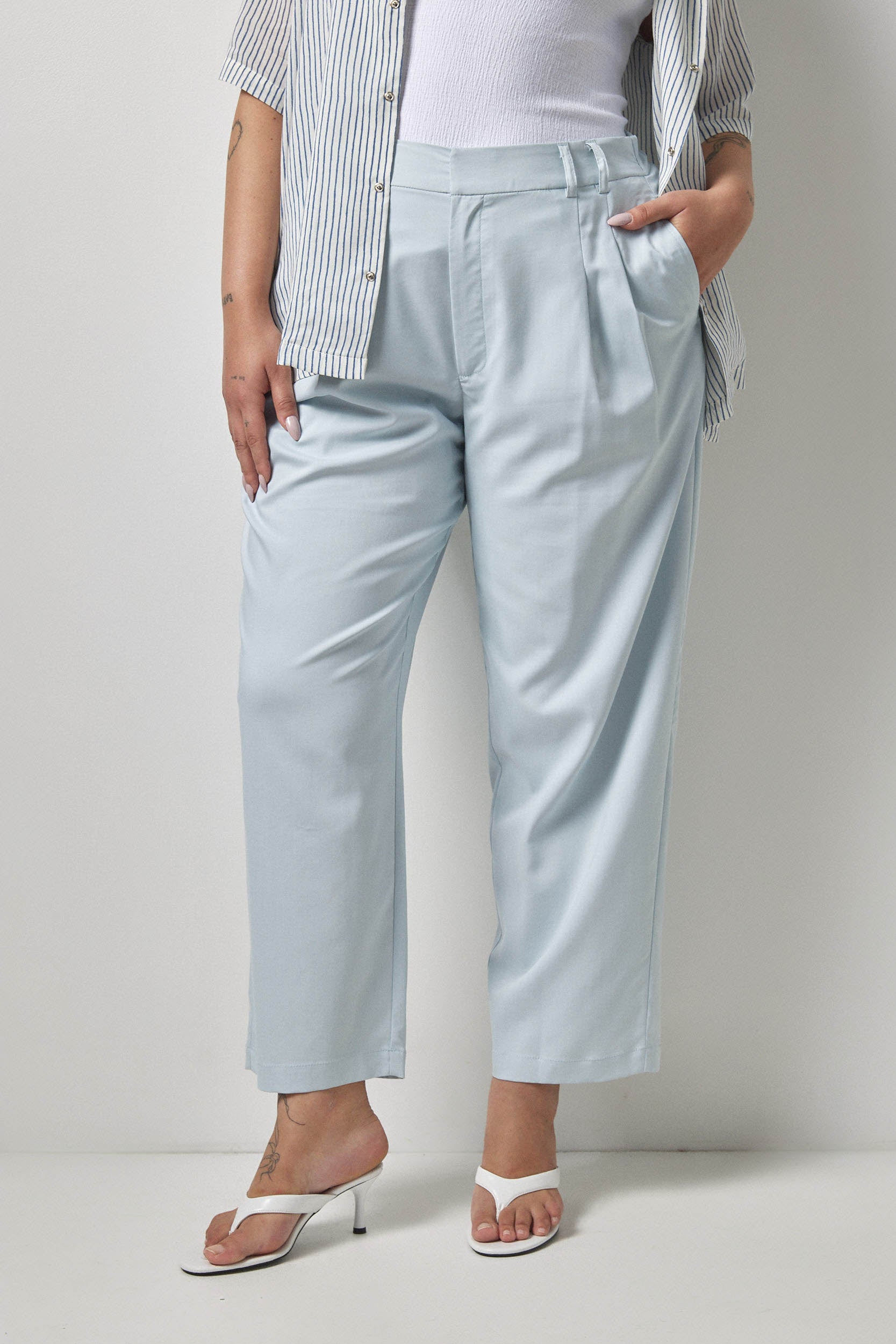 מכנסי פֶּני תכלת