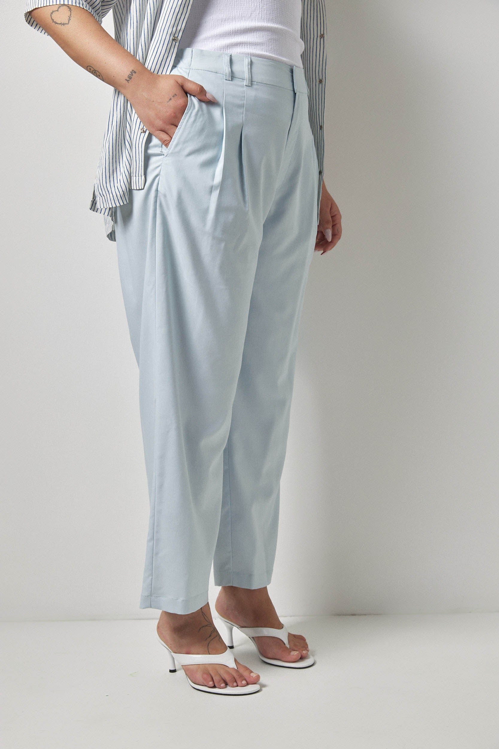 מכנסי פֶּני תכלת