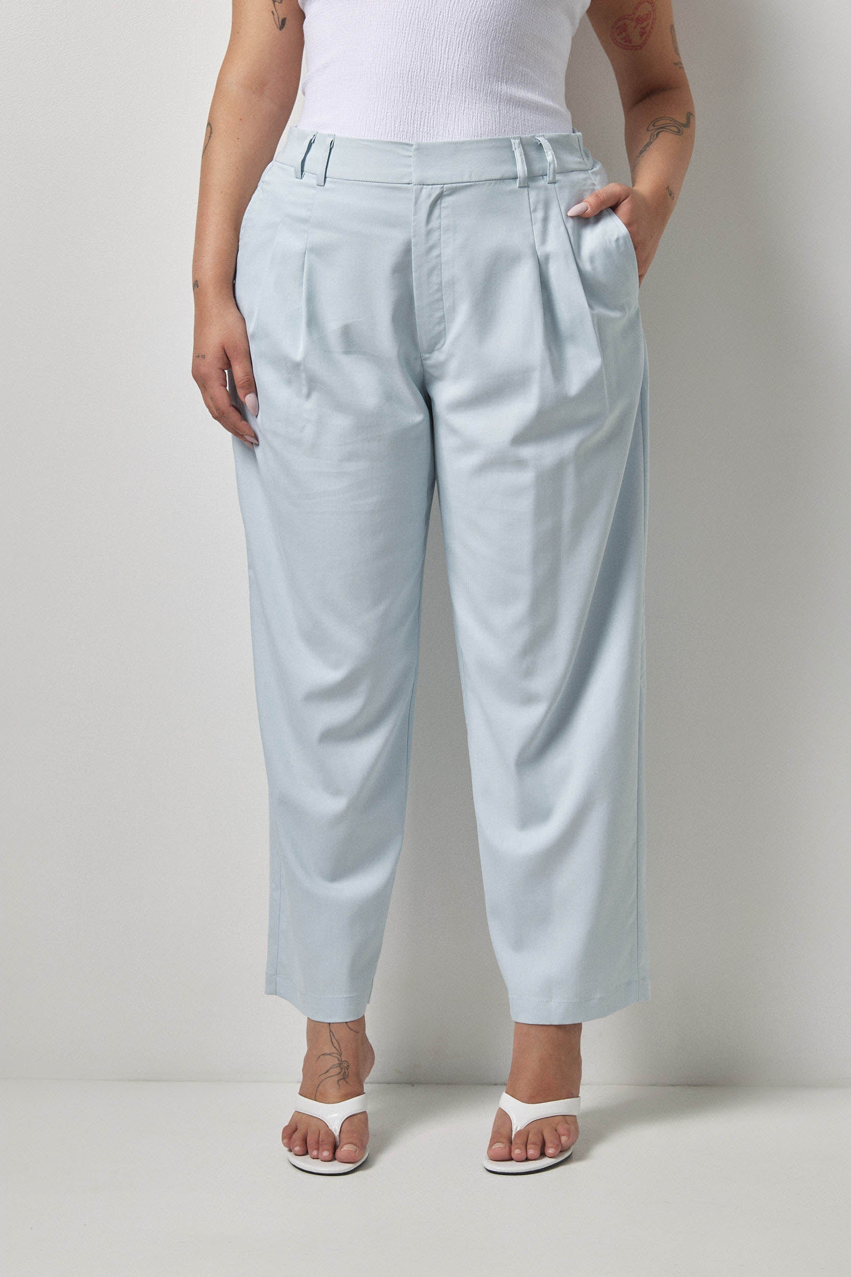 מכנסי פֶּני תכלת