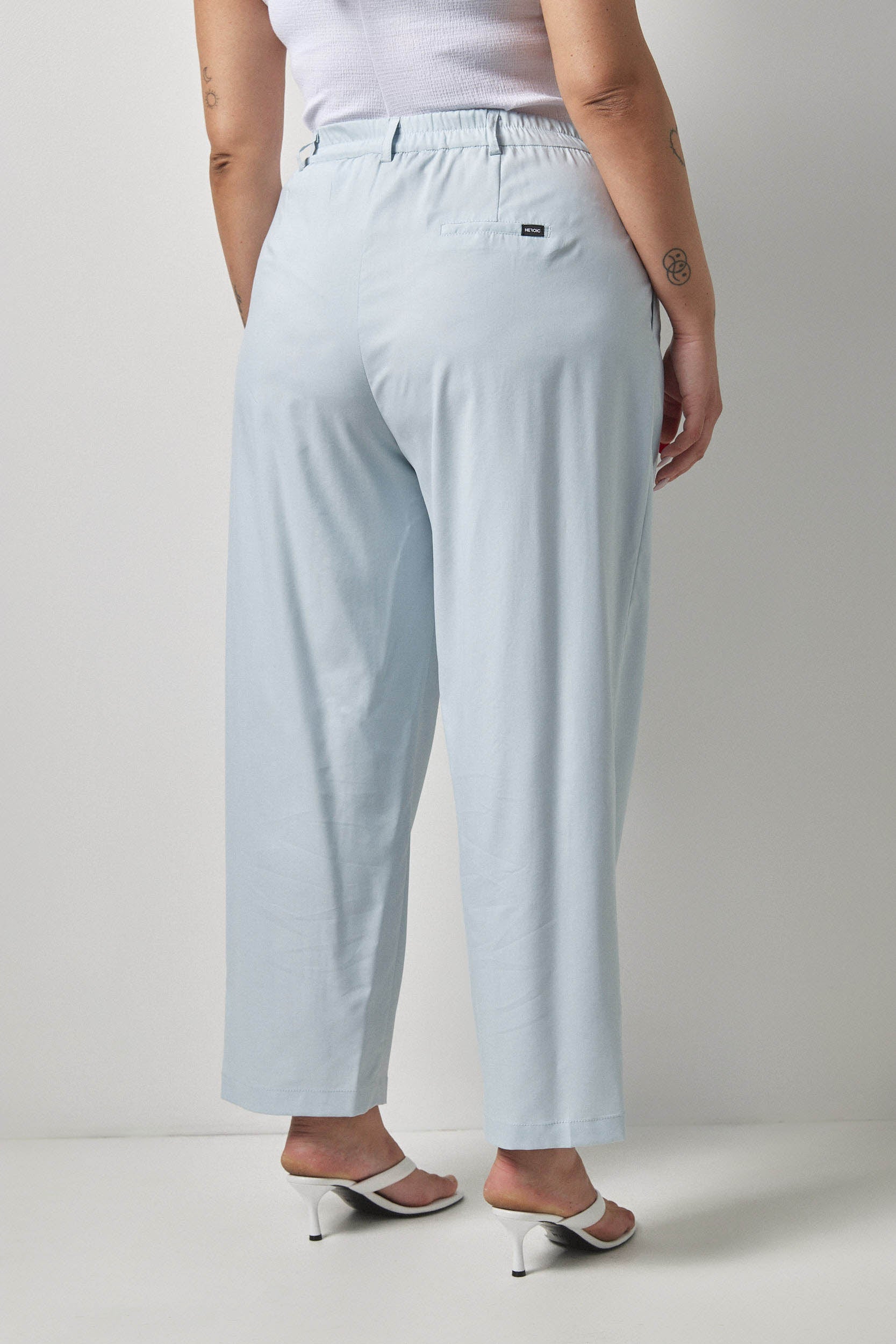 מכנסי פֶּני תכלת