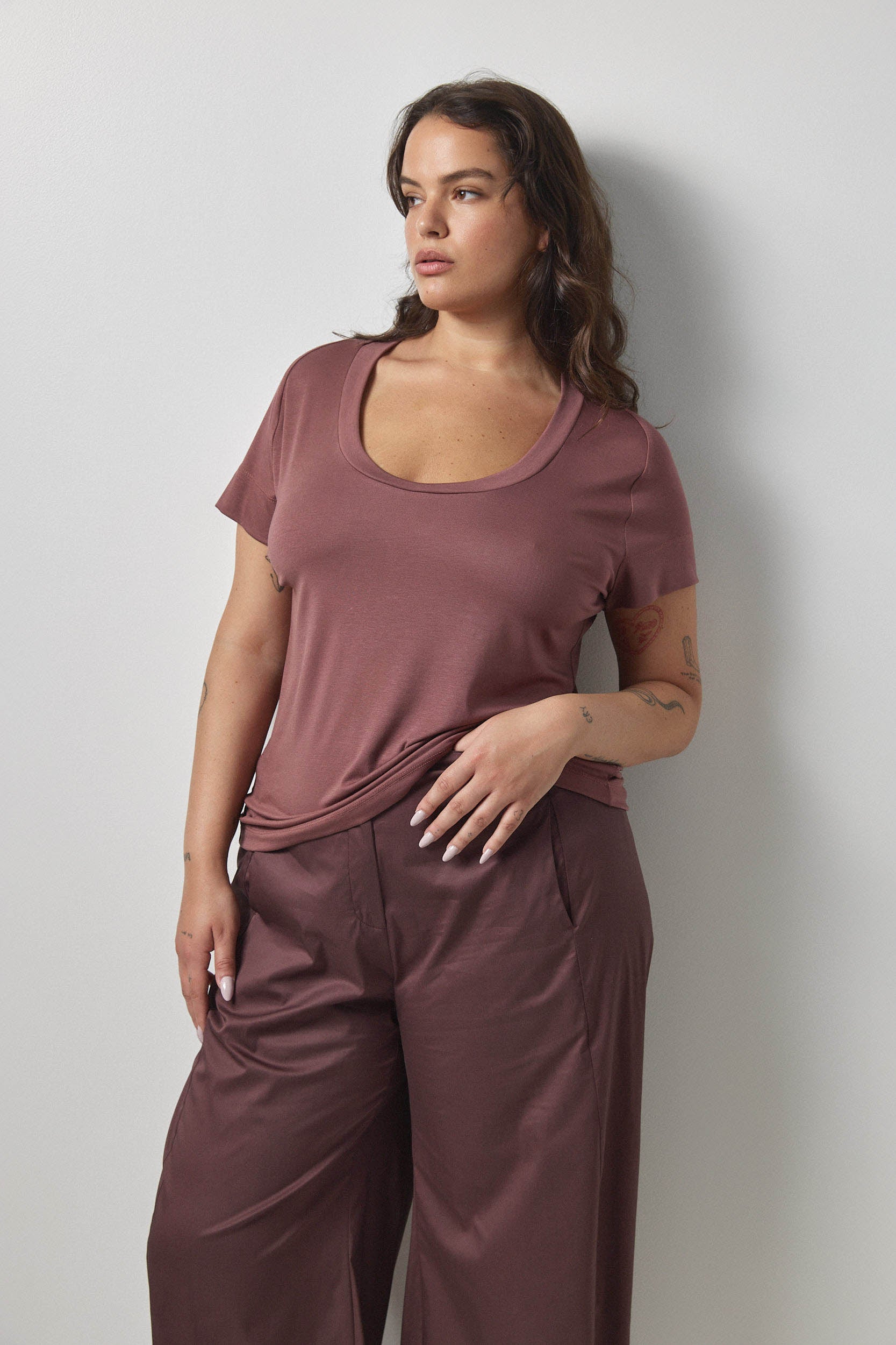 טי שירט רייצ׳ל ורוד מעושן