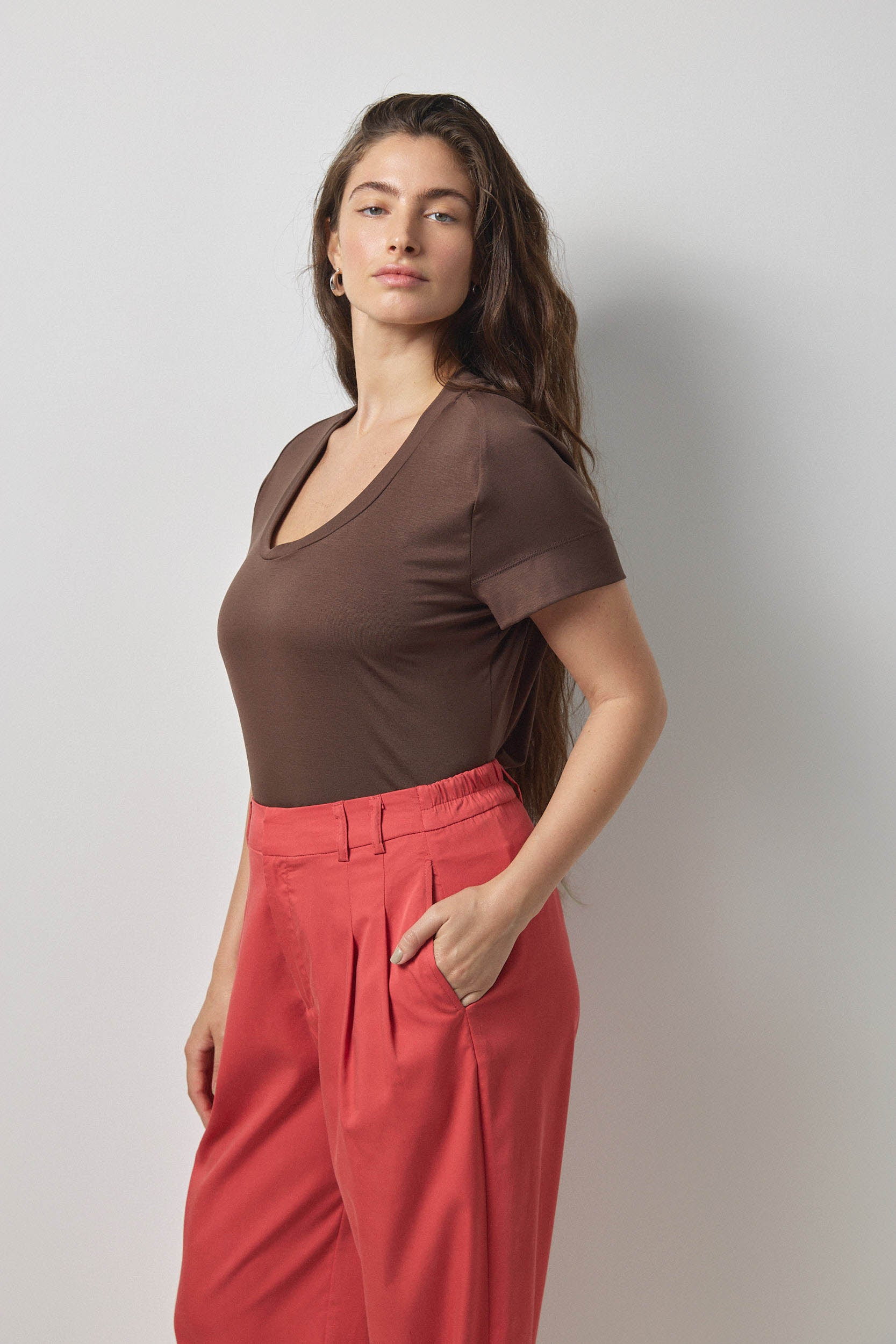 טי שירט רייצ׳ל חום