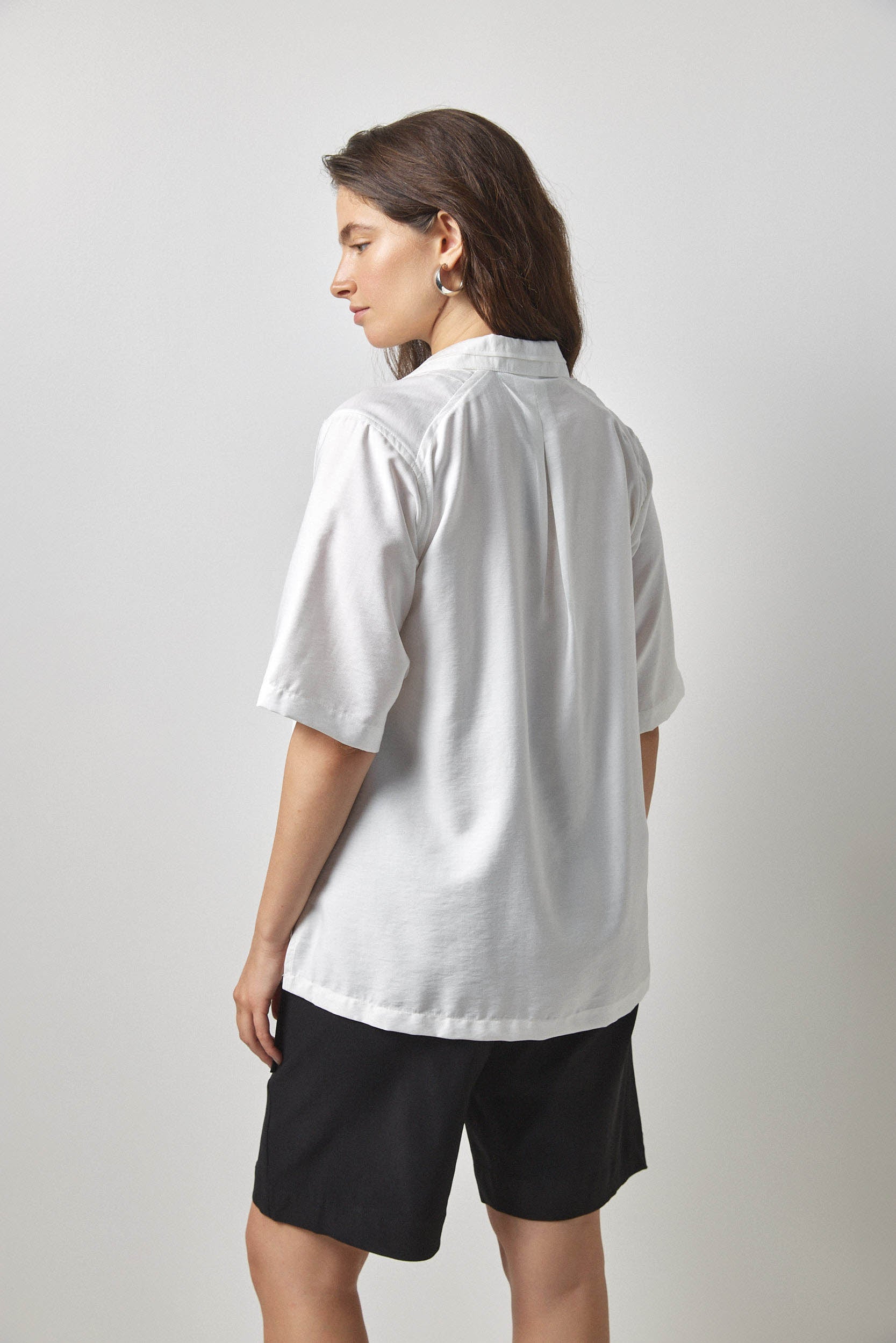 חולצת מוריס שמנת