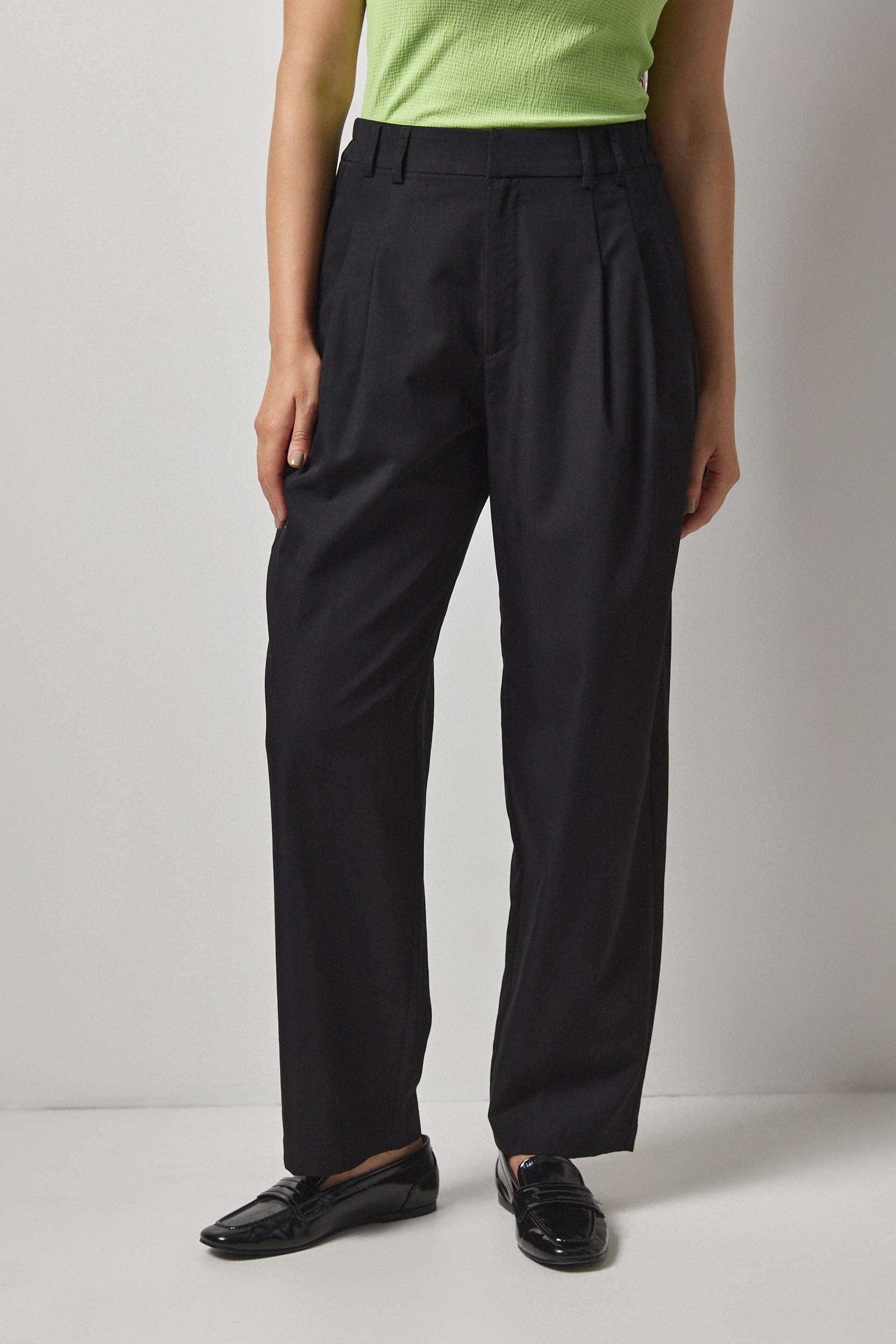 מכנסי פֶּני שחור