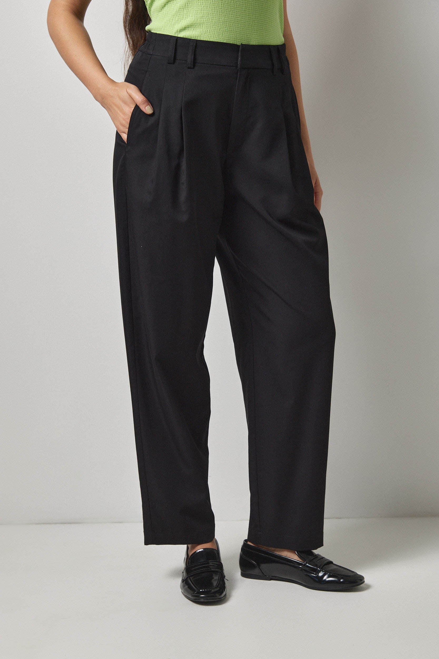 מכנסי פֶּני שחור