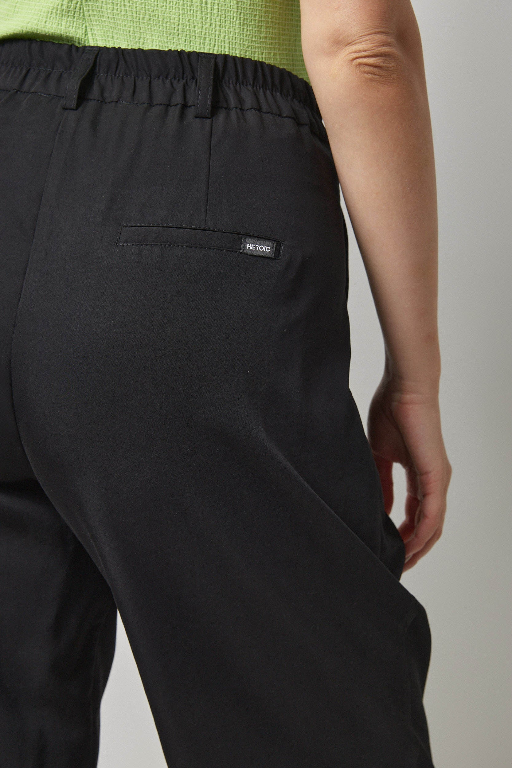 מכנסי פֶּני שחור