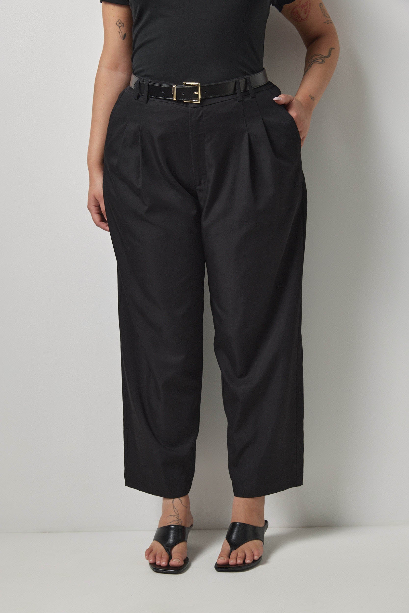 מכנסי פֶּני שחור