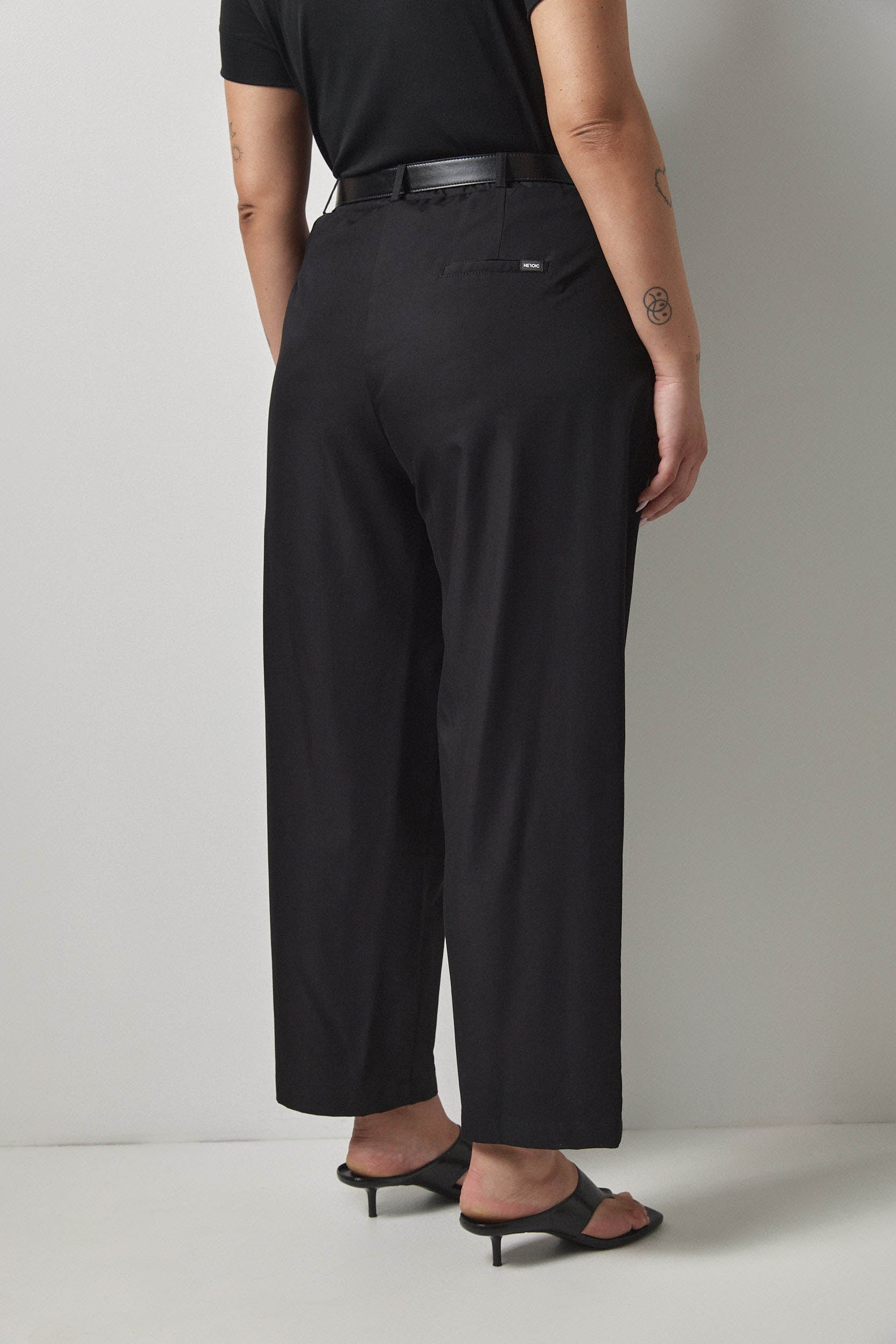 מכנסי פֶּני שחור