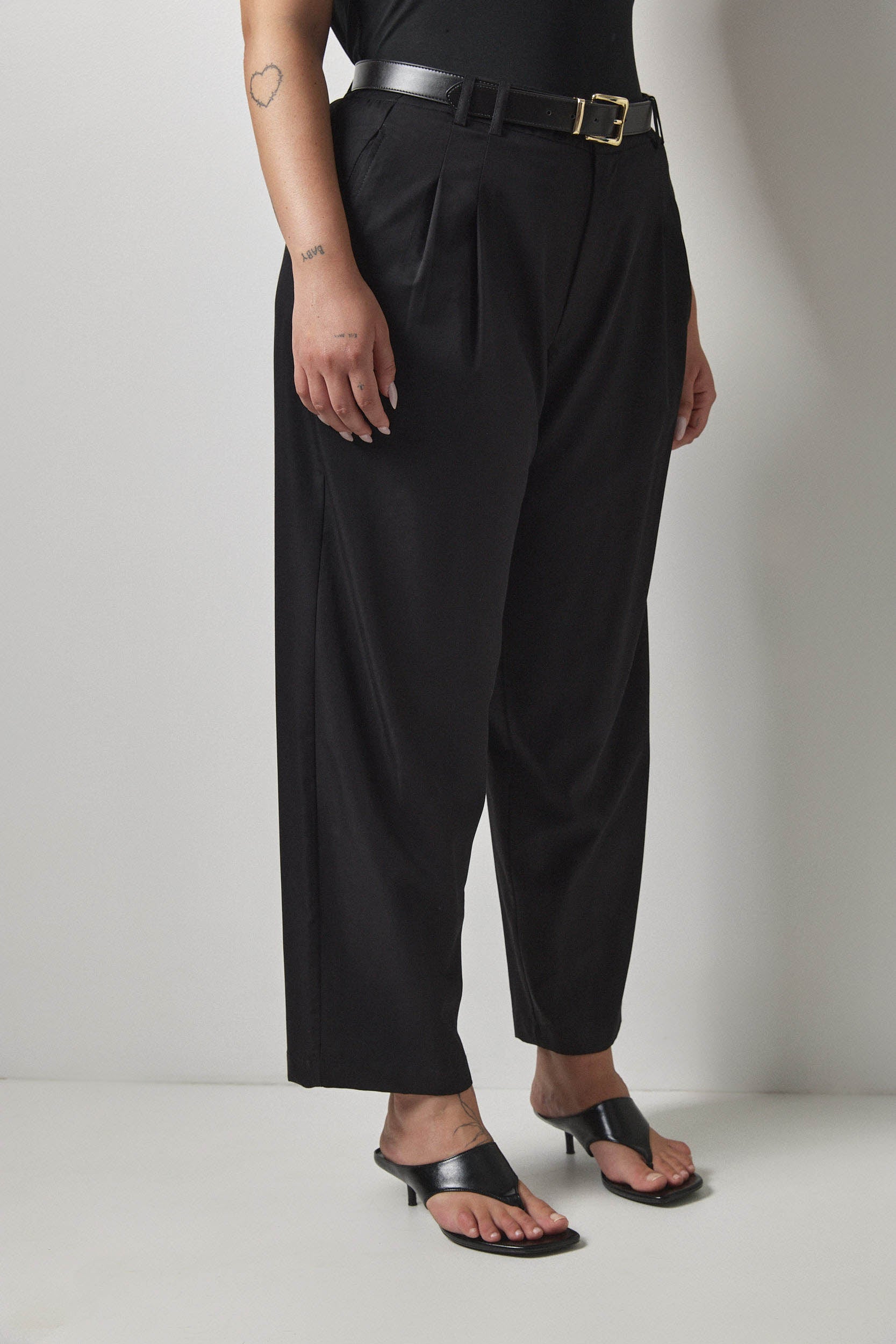 מכנסי פֶּני שחור