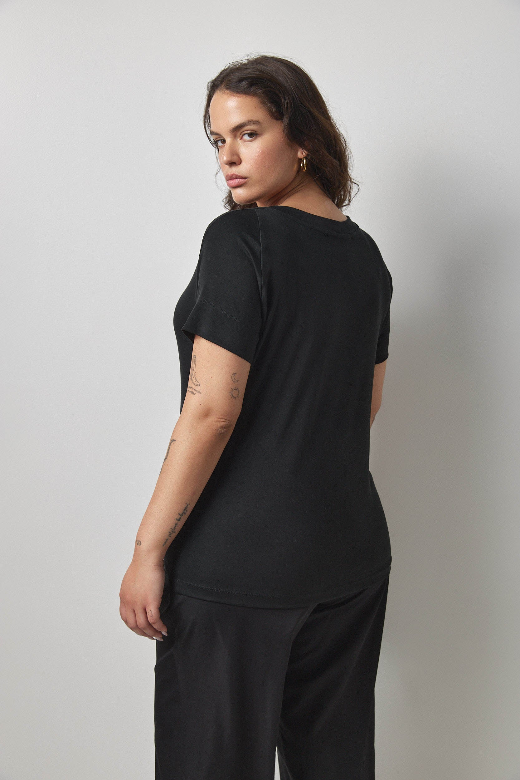 טי שירט רייצ׳ל שחור