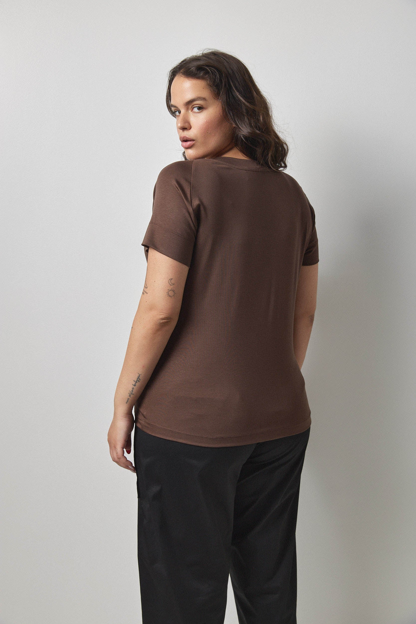 טי שירט רייצ׳ל חום