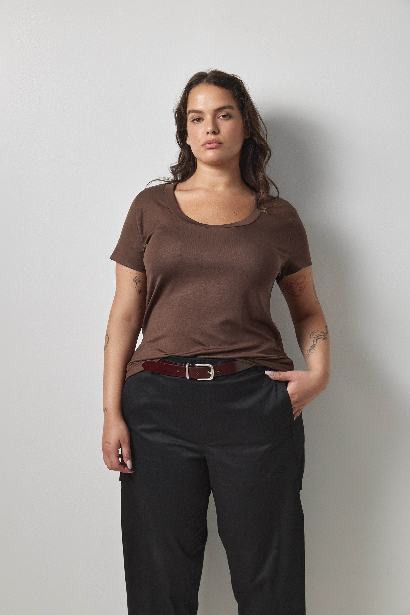 טי שירט רייצ׳ל חום