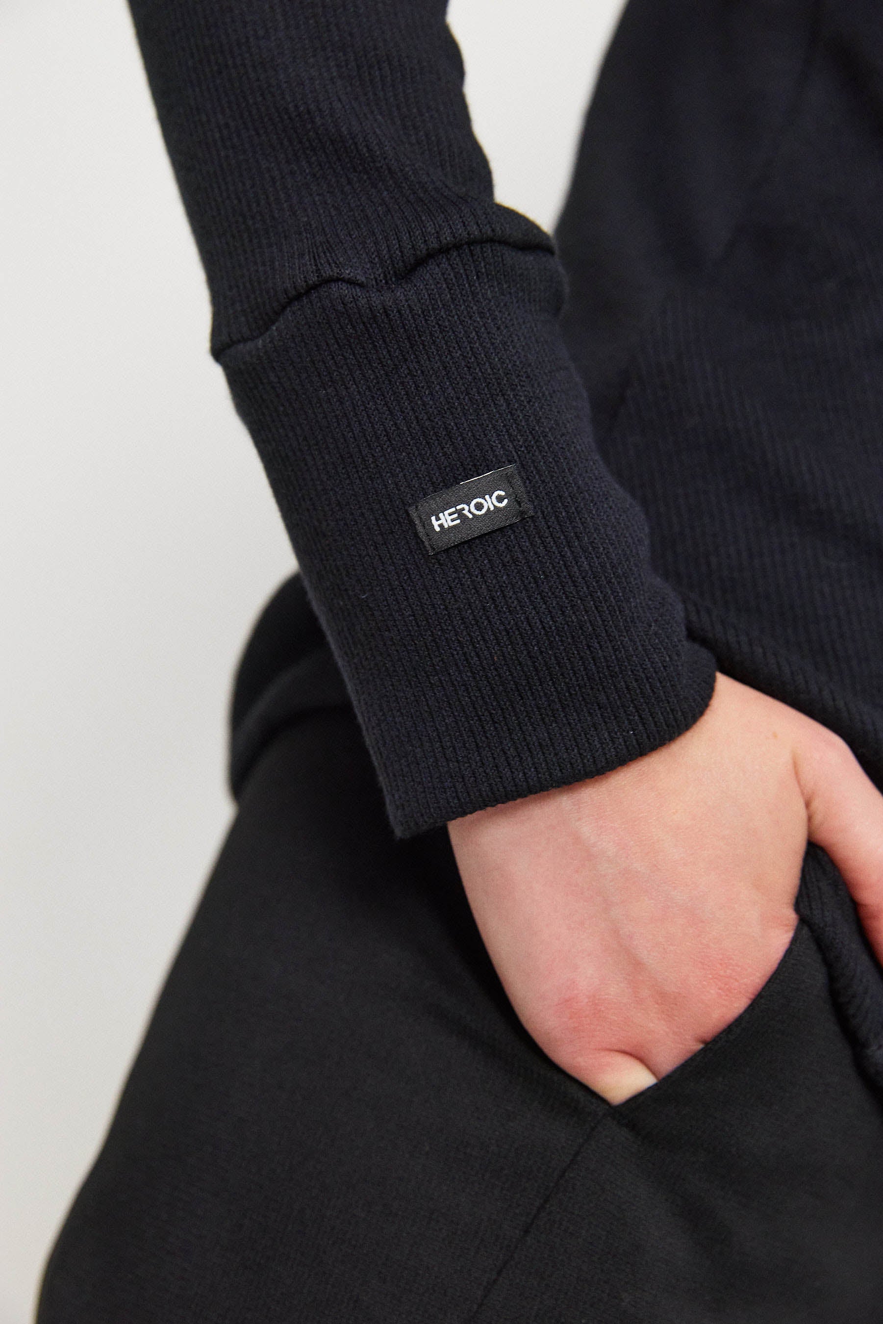 קרדיגן בקי שחור