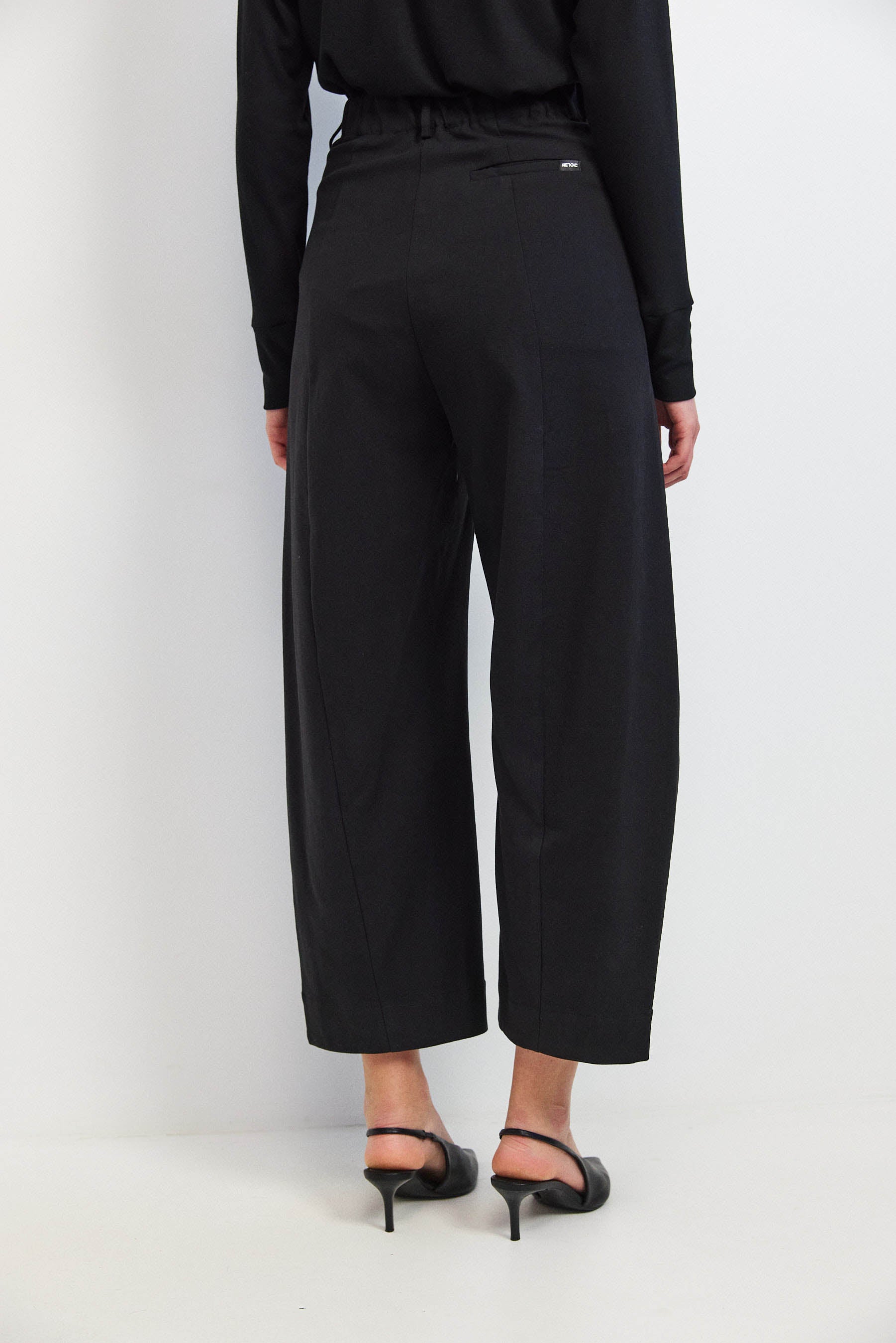 מכנסי ג׳סמין דריל שחור