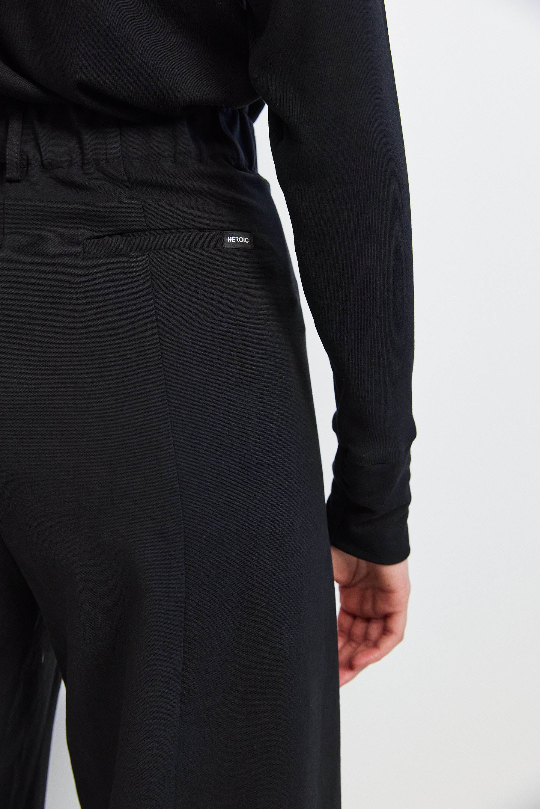 מכנסי ג׳סמין דריל שחור