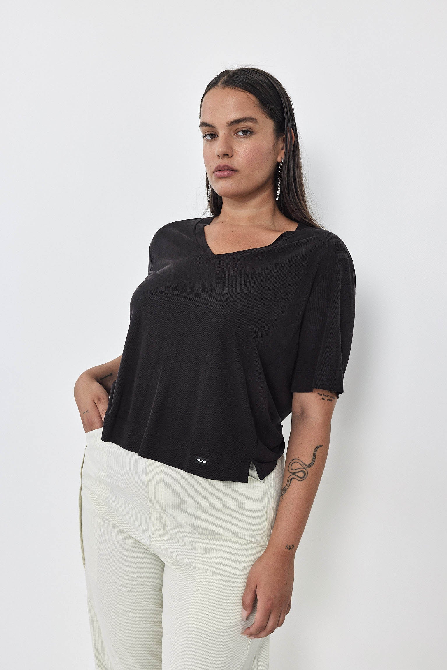 V CHER T-Shirt S24 - Black