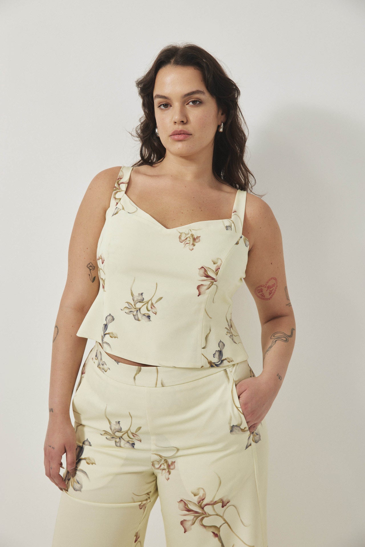 SALLY Top S25 (XS-2XL) - FLORAL VANILLA