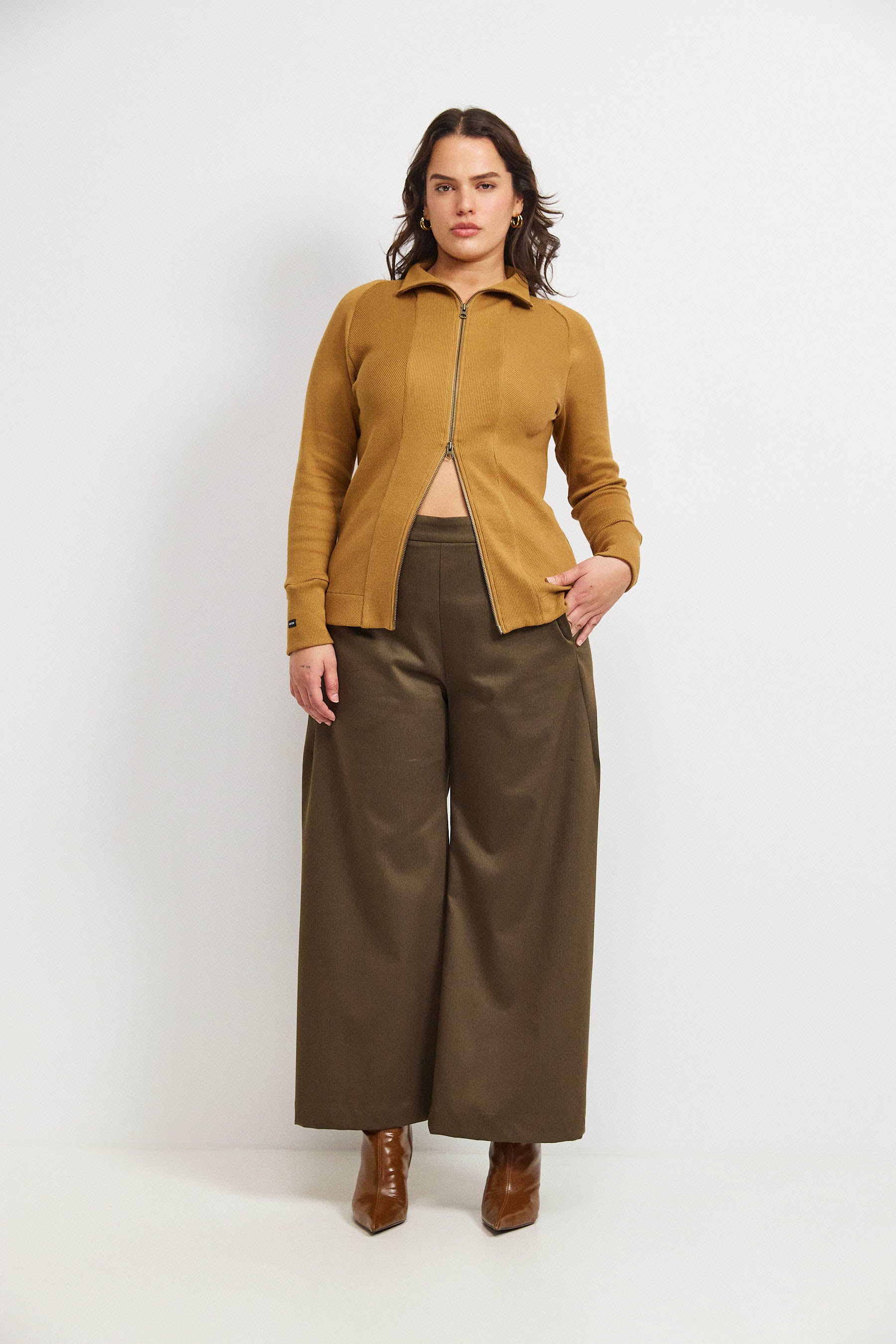 קרדיגן בקי קאמל