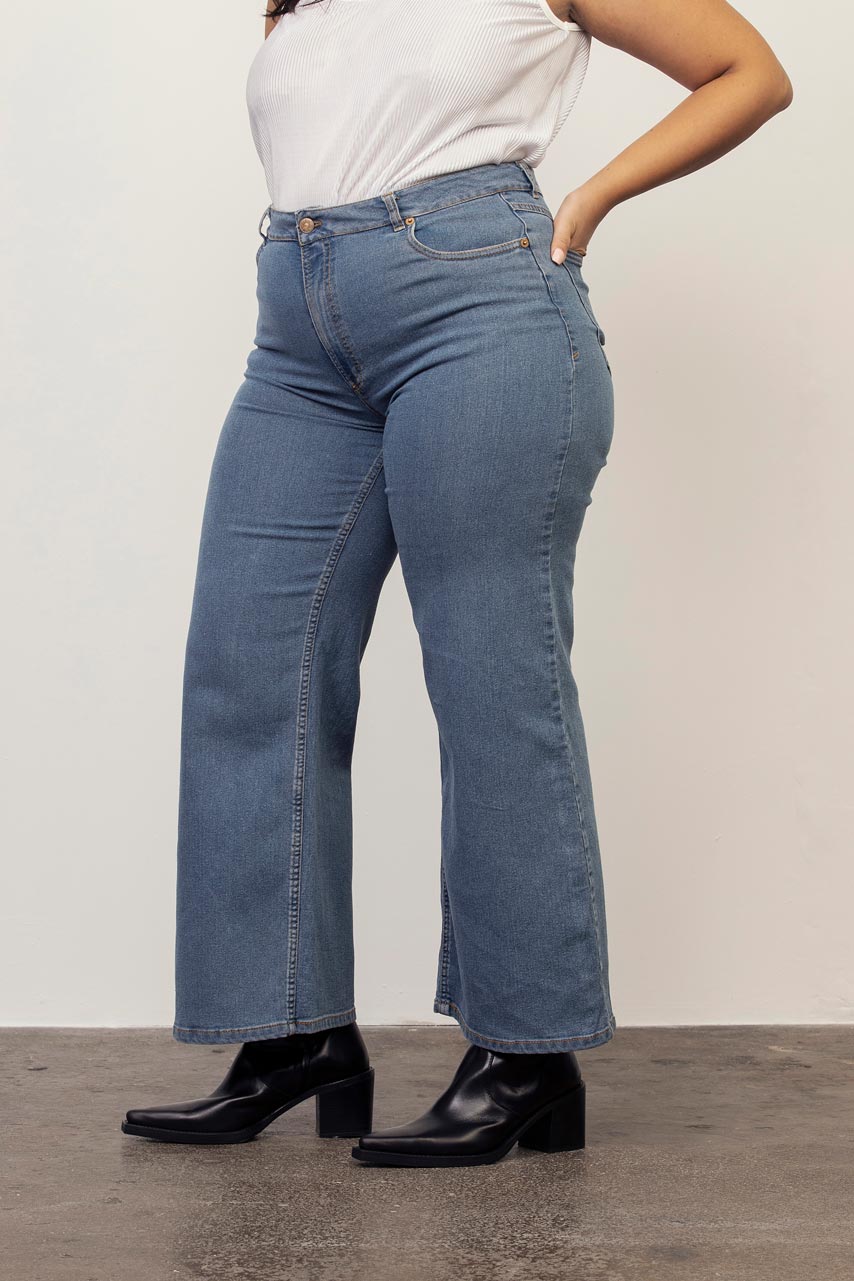 NURY Jeans (44-48) - Light Blue